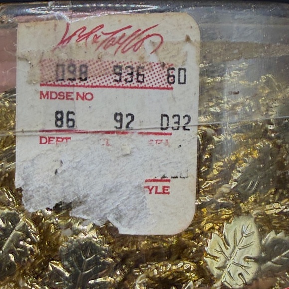 NWT Lord & Taylor Vintage Gold Tone Leaf Motif Holiday Garland Christmas Decor - Picture 10 of 12